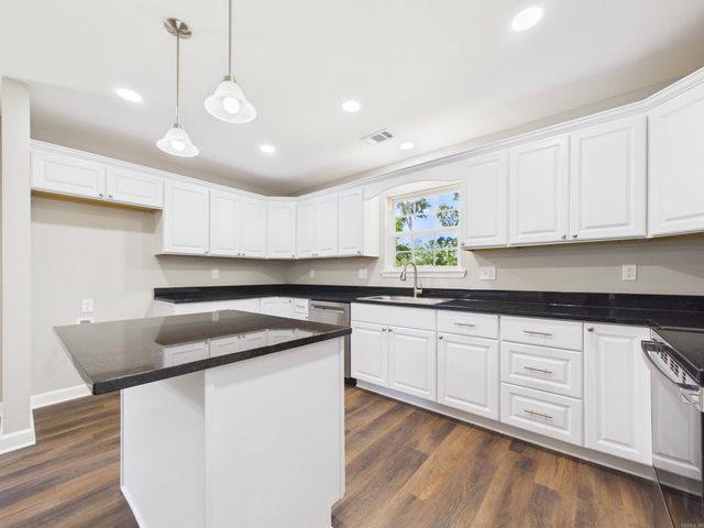 100 Shackleford Dr, Batesville, AR 72501