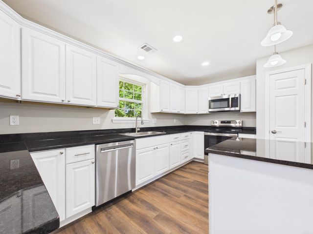 100 Shackleford Dr, Batesville, AR 72501