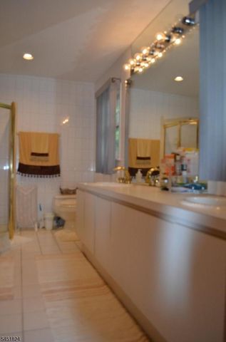 1 Glenbrook Ct, Hanover Twp., NJ 07981