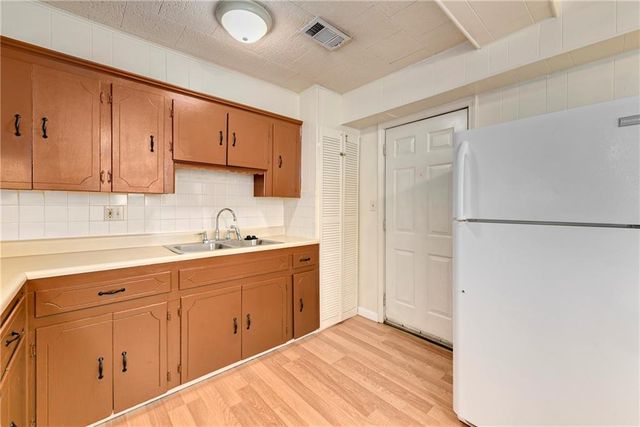 4921 CREST Drive, Kansas City, KS 66106