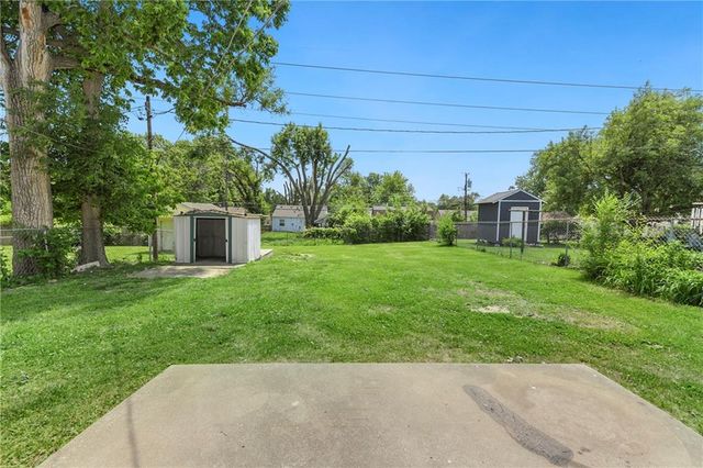4921 CREST Drive, Kansas City, KS 66106