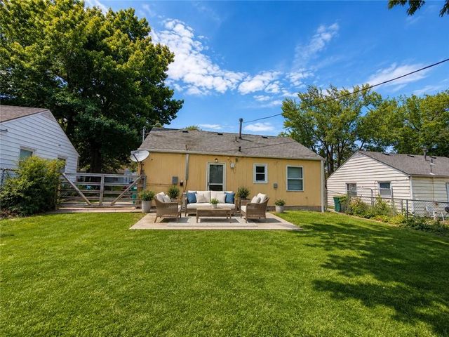 4921 CREST Drive, Kansas City, KS 66106