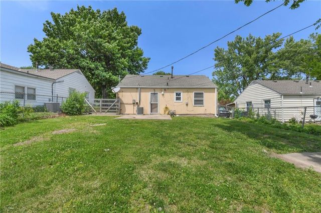 4921 CREST Drive, Kansas City, KS 66106