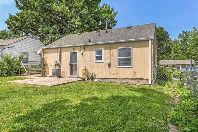 4921 CREST Drive, Kansas City, KS 66106