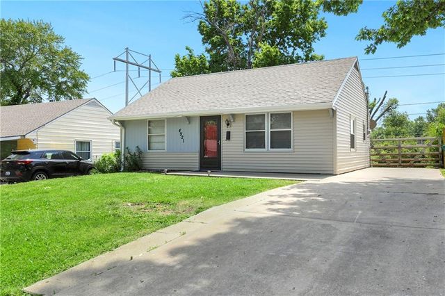 4921 CREST Drive, Kansas City, KS 66106