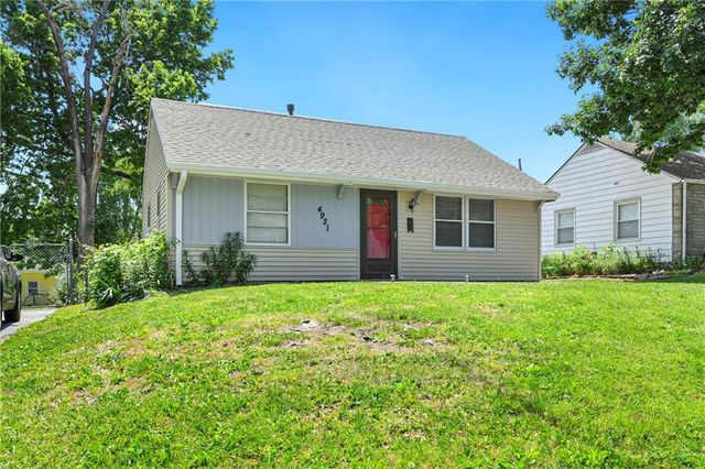 4921 CREST Drive, Kansas City, KS 66106