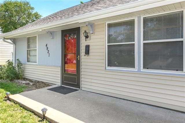 4921 CREST Drive, Kansas City, KS 66106