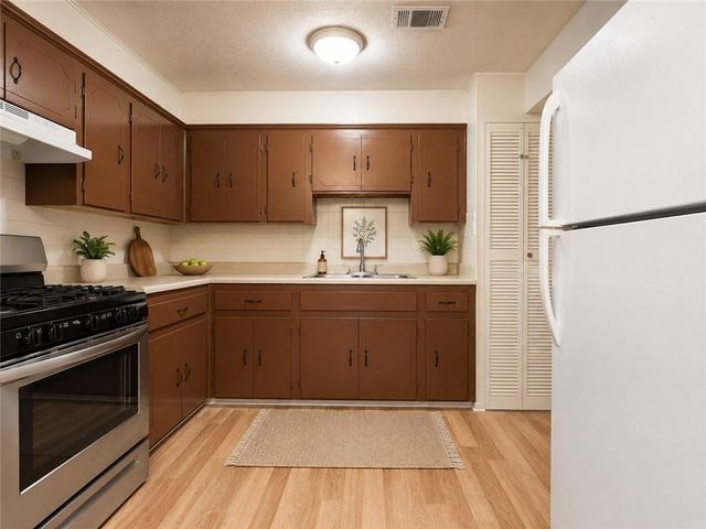 4921 CREST Drive, Kansas City, KS 66106
