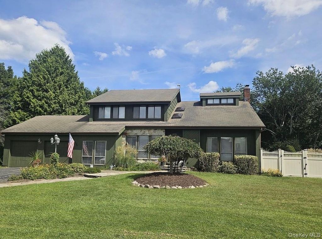 15 Vineyard Way, Mount Sinai, NY 11766 — exterior