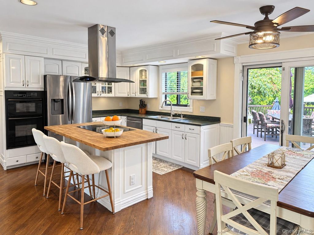 15 Vineyard Way, Mount Sinai, NY 11766 — photo 5