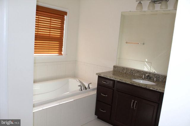 24846 DURHAM FIELD TER, Chantilly, VA 20152