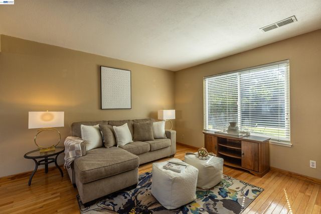 3734 Carrigan Cmn, Livermore, CA 94550