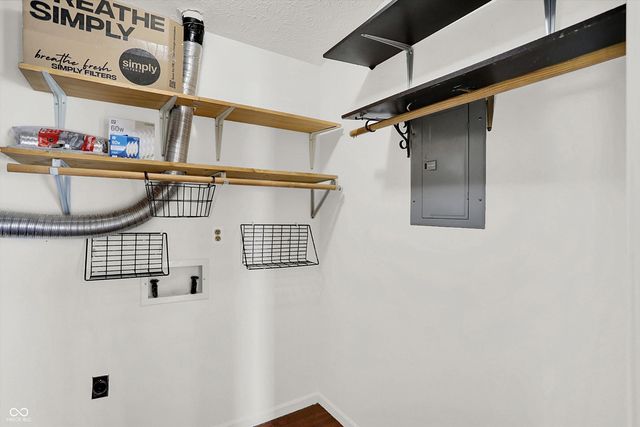 8120 Glenwillow Lane 205, Indianapolis, IN 46278