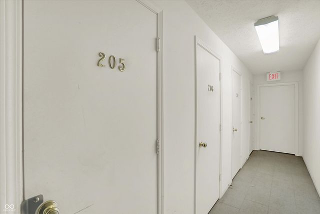 8120 Glenwillow Lane 205, Indianapolis, IN 46278