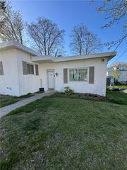 65 Hillcrest Avenue, Pawtucket, RI 02860