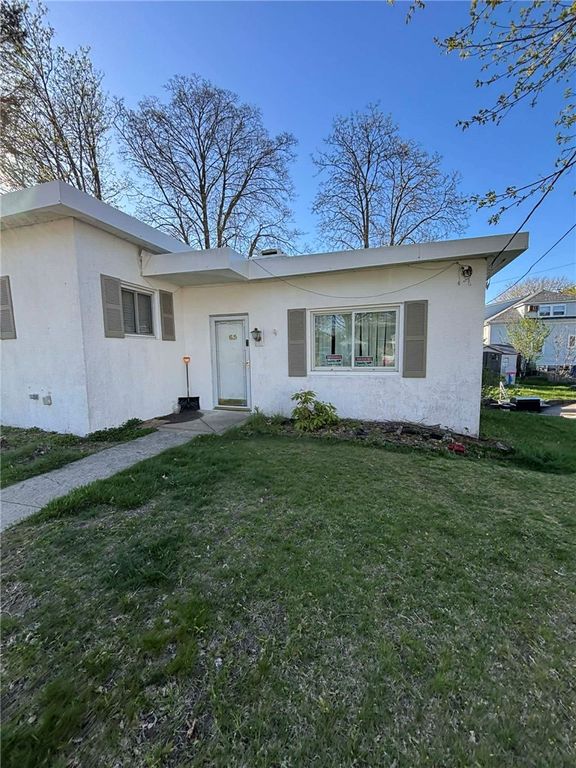 65 Hillcrest Avenue, Pawtucket, RI 02860