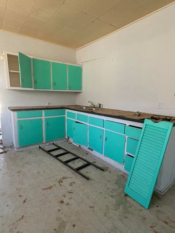 107 S Beeman Street, Pineville, MO 64856