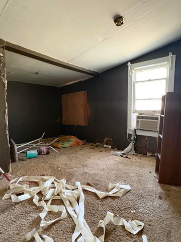 107 S Beeman Street, Pineville, MO 64856