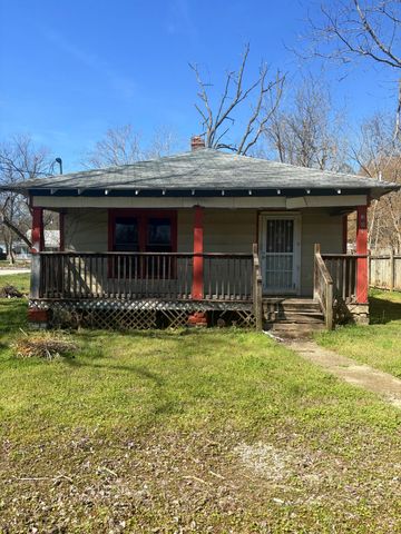 107 S Beeman Street, Pineville, MO 64856