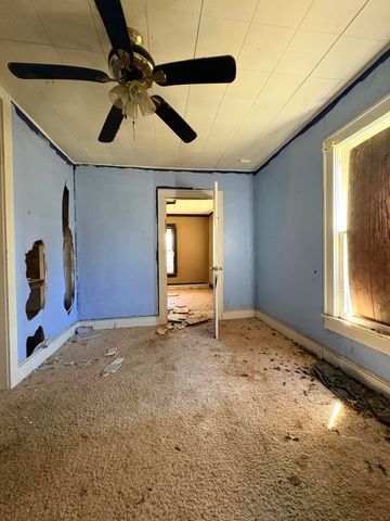 107 S Beeman Street, Pineville, MO 64856