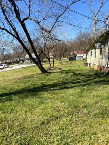 107 S Beeman Street, Pineville, MO 64856