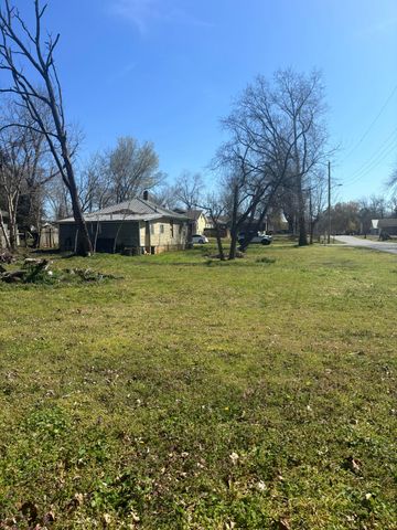 107 S Beeman Street, Pineville, MO 64856
