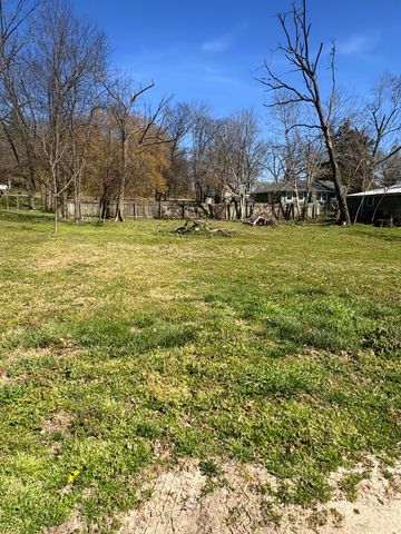 107 S Beeman Street, Pineville, MO 64856