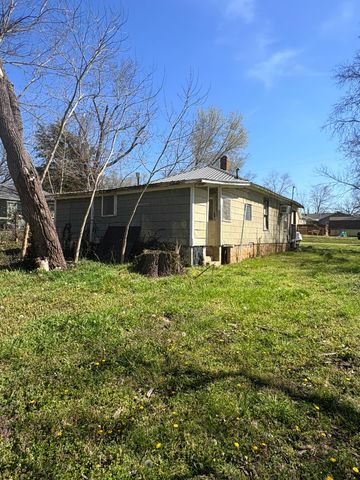 107 S Beeman Street, Pineville, MO 64856