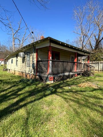 107 S Beeman Street, Pineville, MO 64856