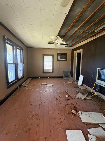 107 S Beeman Street, Pineville, MO 64856