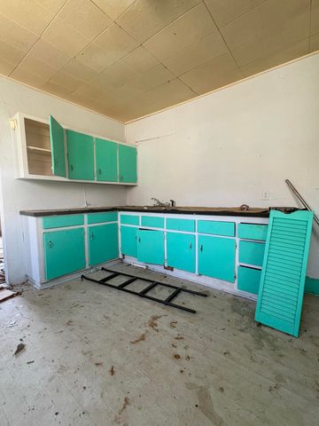 107 S Beeman Street, Pineville, MO 64856