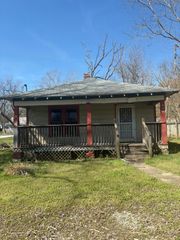 107 S Beeman Street, Pineville, MO 64856