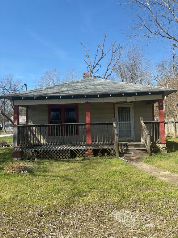 107 S Beeman Street, Pineville, MO 64856