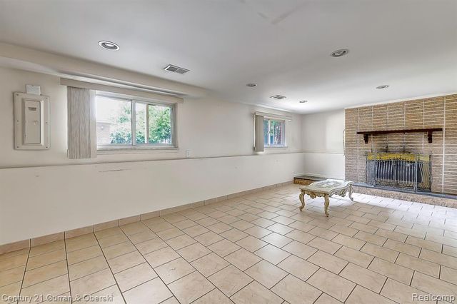 5635 Oakman Boulevard, Dearborn, MI 48126