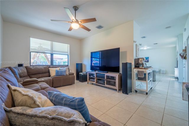 2588 SE 2nd Street, Homestead, FL 33033