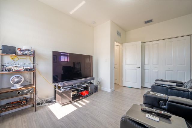 2588 SE 2nd Street, Homestead, FL 33033