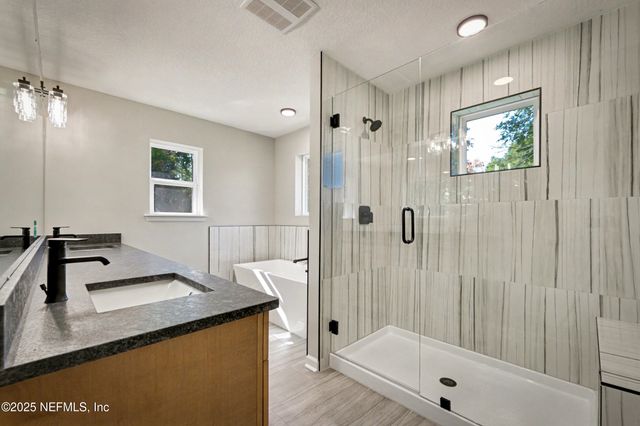 1324 RIVER Court, Green Cove Springs, FL 32043