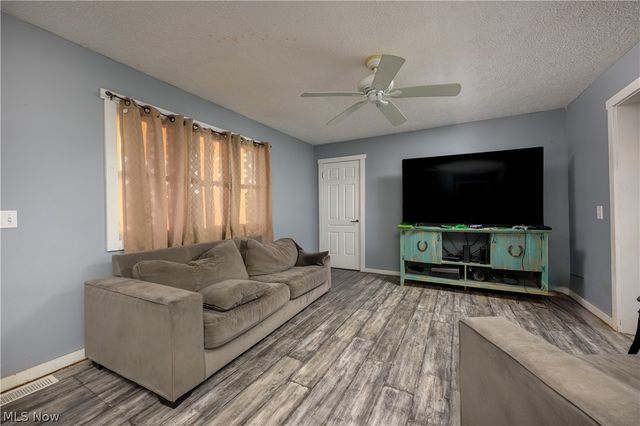 8200 Cutler Road SW, Sherrodsville, OH 44675