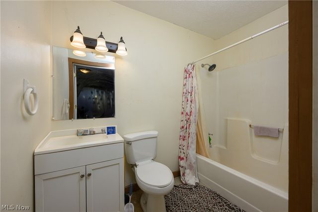 8200 Cutler Road SW, Sherrodsville, OH 44675