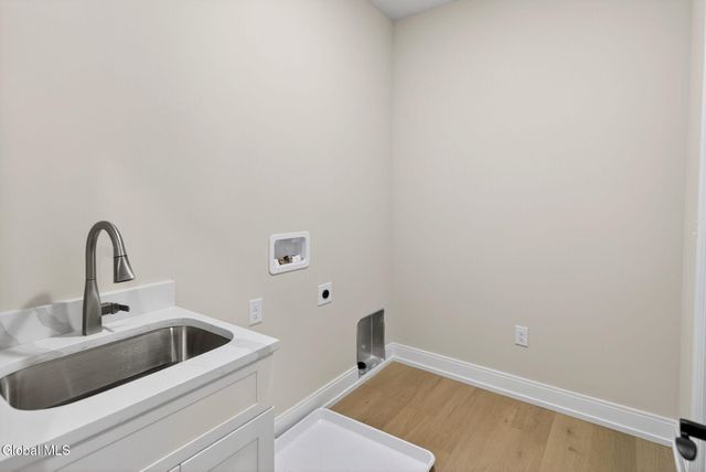 607 Vly Pointe Drive, Niskayuna, NY 12309