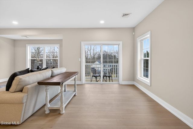 607 Vly Pointe Drive, Niskayuna, NY 12309