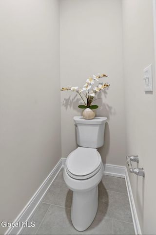 607 Vly Pointe Drive, Niskayuna, NY 12309