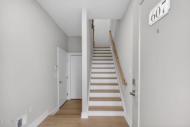 607 Vly Pointe Drive, Niskayuna, NY 12309