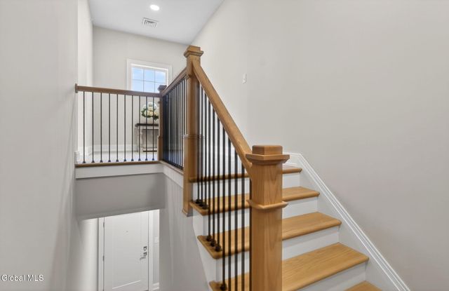 607 Vly Pointe Drive, Niskayuna, NY 12309