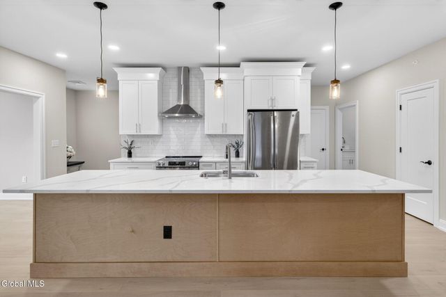 607 Vly Pointe Drive, Niskayuna, NY 12309