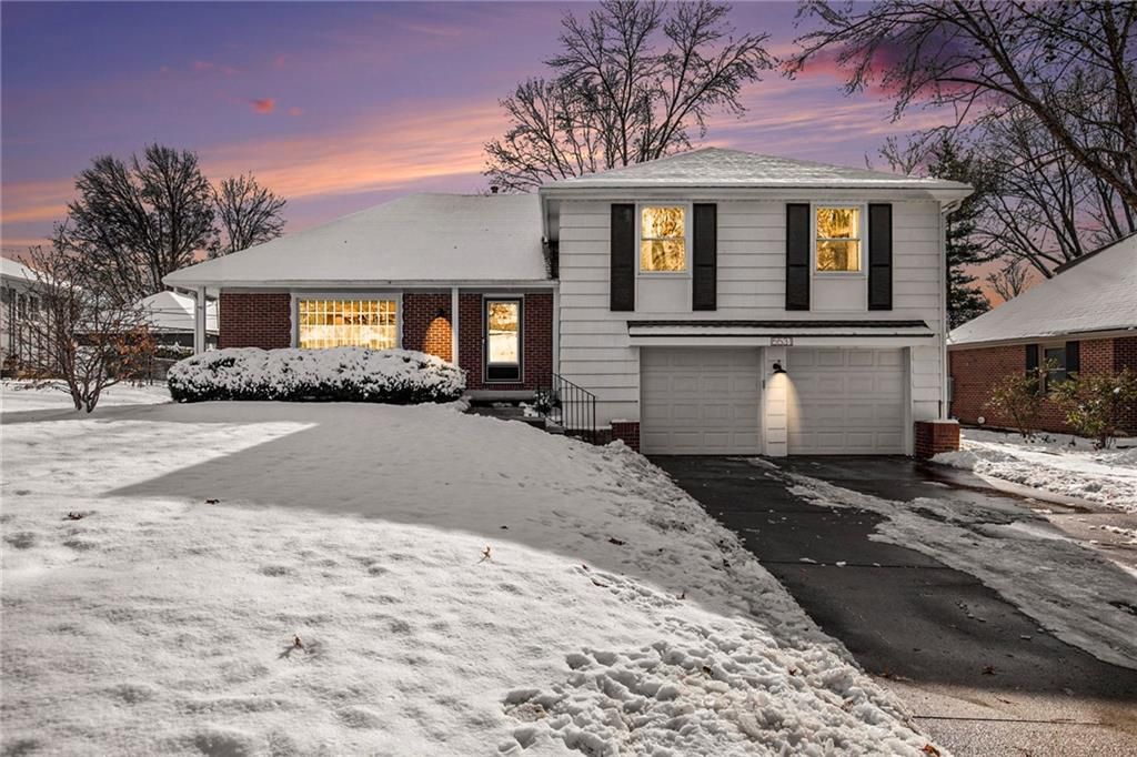 5531 W 98th Place, Overland Park, KS 66207