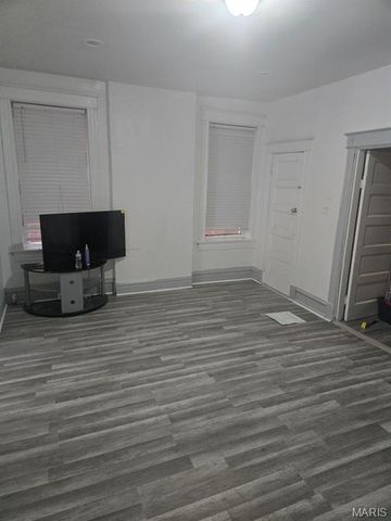 536 Eiler, St Louis, MO 63111