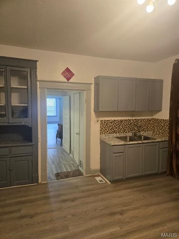 536 Eiler, St Louis, MO 63111