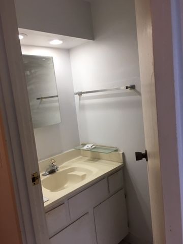 101 Gregory Street 12, Aurora, IL 60504