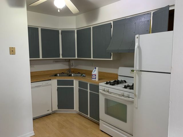 101 Gregory Street 12, Aurora, IL 60504